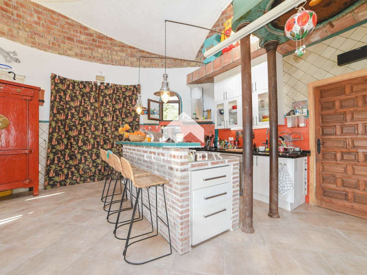 9 soveværelse Villa til salg i Melegis med swimmingpool - € 1.150.000 (Ref: 9390016)