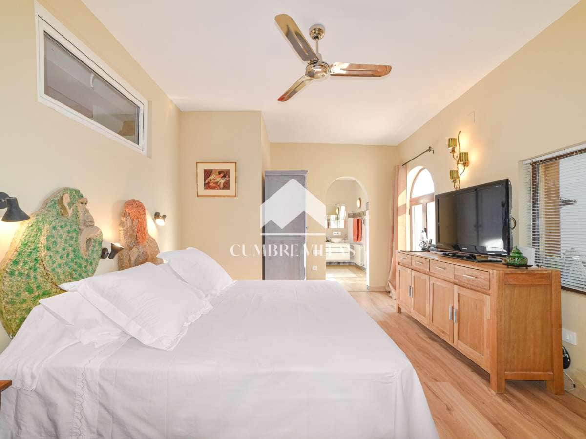 9 soveværelse Villa til salg i Melegis med swimmingpool - € 1.150.000 (Ref: 9390016)