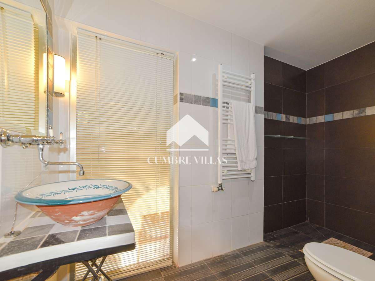 9 soveværelse Villa til salg i Melegis med swimmingpool - € 1.150.000 (Ref: 9390016)