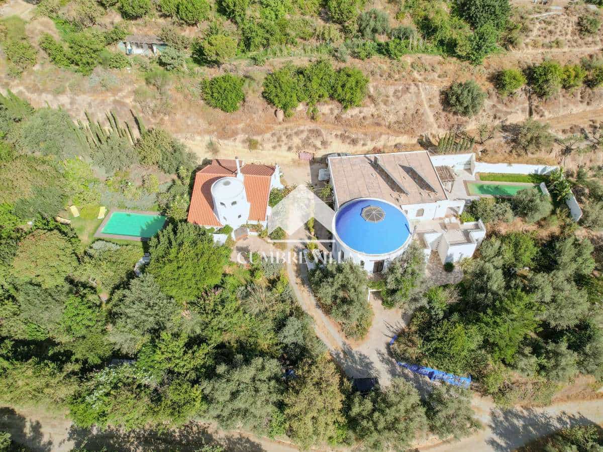 9 soveværelse Villa til salg i Melegis med swimmingpool - € 1.150.000 (Ref: 9390016)