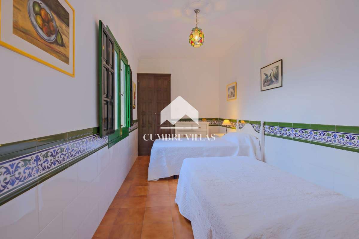 5 sypialnia Willa na sprzedaż w Nerja z basenem garażem - 1 100 000 € (Ref: 9415335)