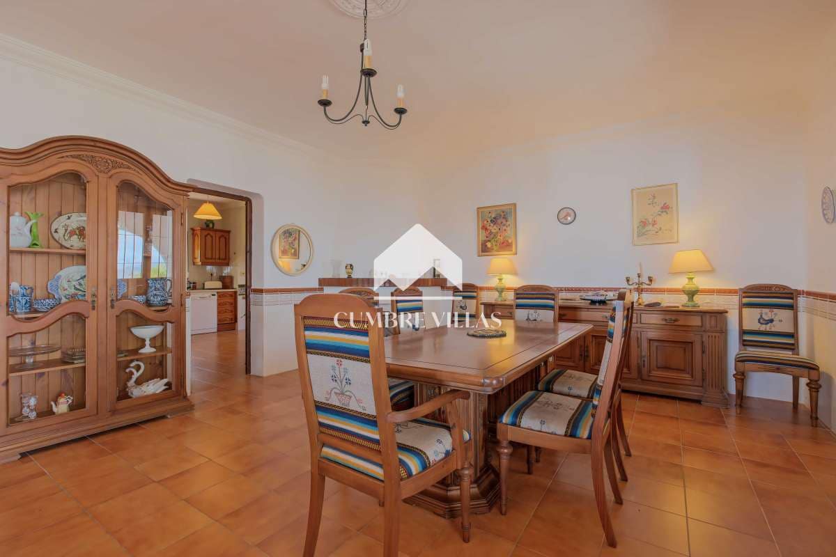 5 sypialnia Willa na sprzedaż w Nerja z basenem garażem - 1 100 000 € (Ref: 9415335)