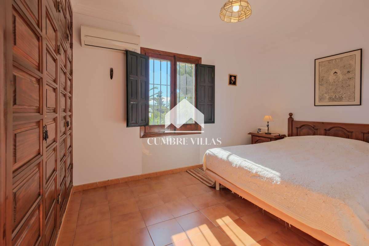 5 sypialnia Willa na sprzedaż w Nerja z basenem garażem - 1 100 000 € (Ref: 9415335)