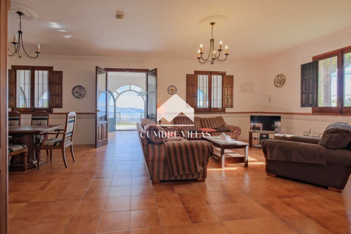 5 sypialnia Willa na sprzedaż w Nerja z basenem garażem - 1 100 000 € (Ref: 9415335)