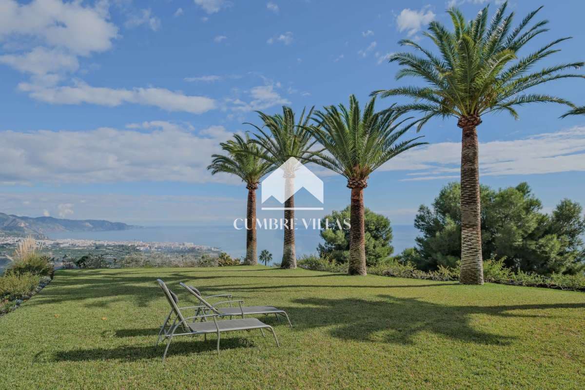 5 sypialnia Willa na sprzedaż w Nerja z basenem garażem - 1 100 000 € (Ref: 9415335)