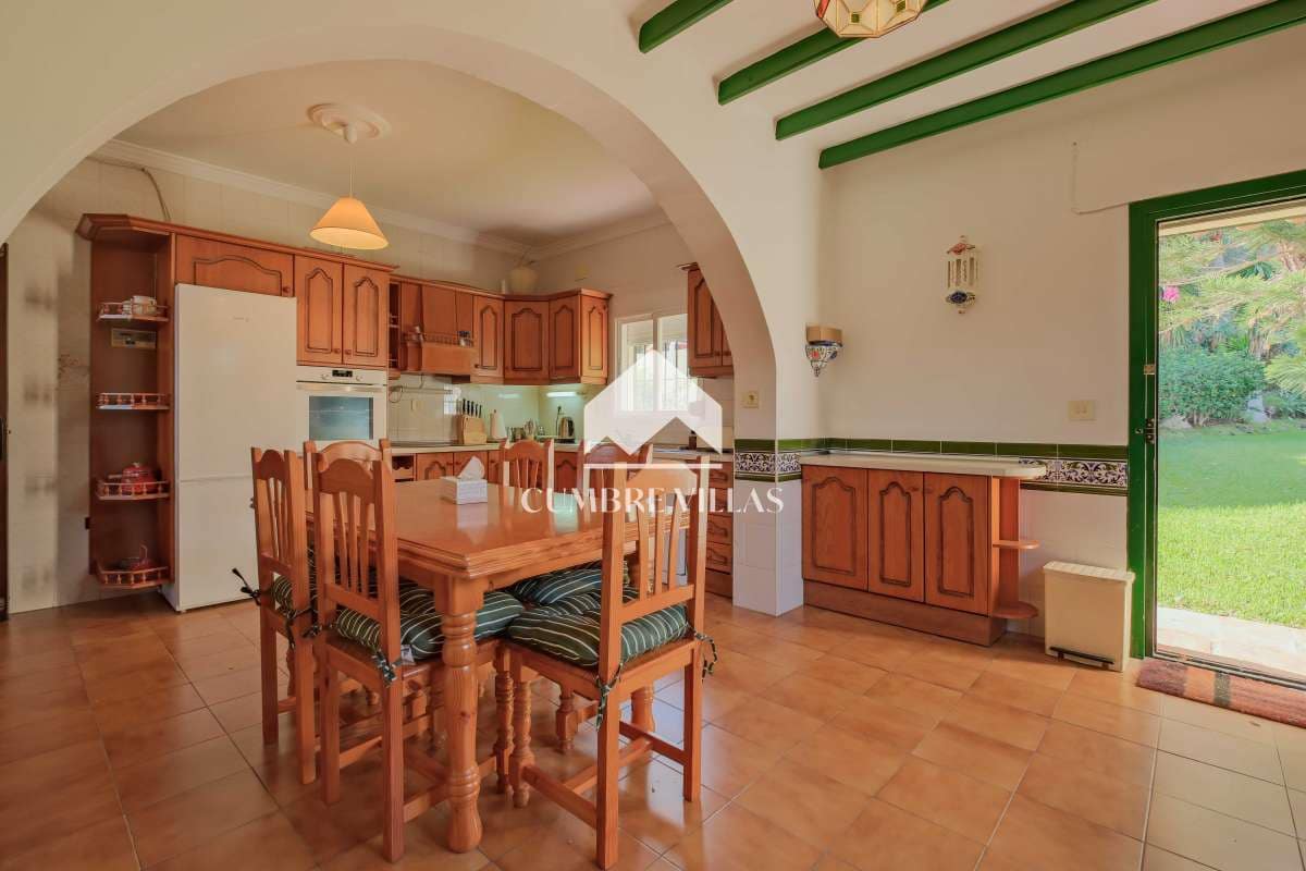 5 sypialnia Willa na sprzedaż w Nerja z basenem garażem - 1 100 000 € (Ref: 9415335)