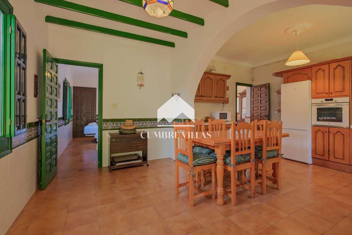 5 sypialnia Willa na sprzedaż w Nerja z basenem garażem - 1 100 000 € (Ref: 9415335)