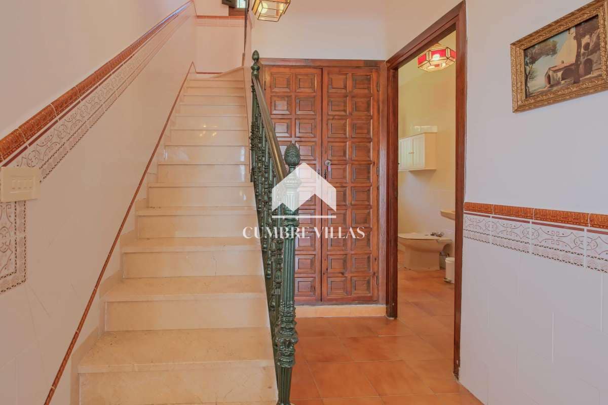 5 sypialnia Willa na sprzedaż w Nerja z basenem garażem - 1 100 000 € (Ref: 9415335)