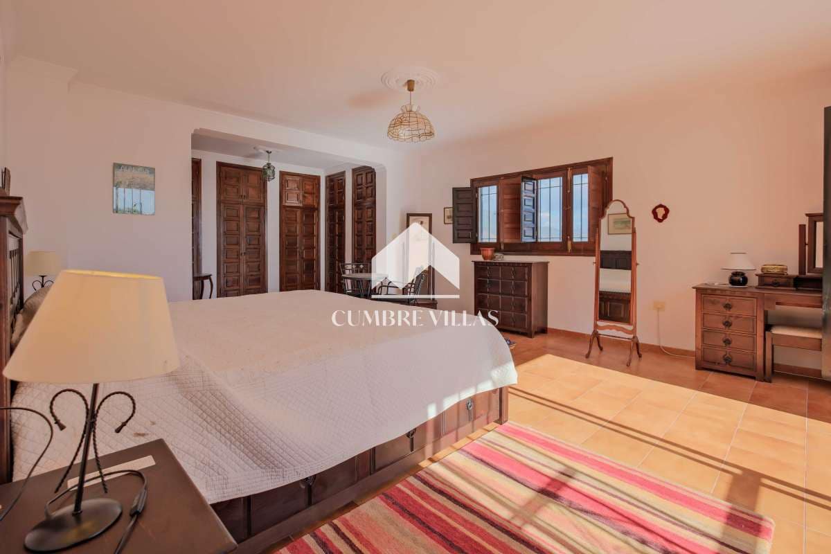 5 sypialnia Willa na sprzedaż w Nerja z basenem garażem - 1 100 000 € (Ref: 9415335)