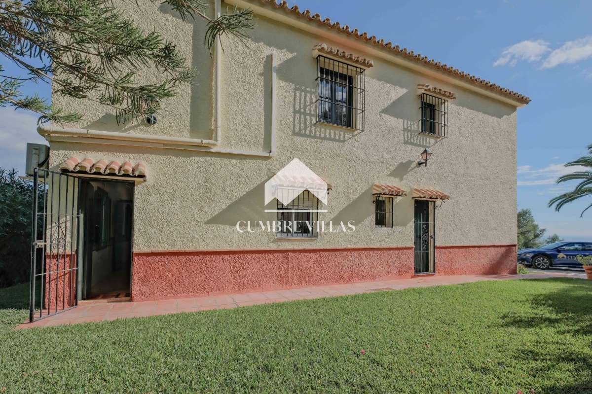 5 sypialnia Willa na sprzedaż w Nerja z basenem garażem - 1 100 000 € (Ref: 9415335)