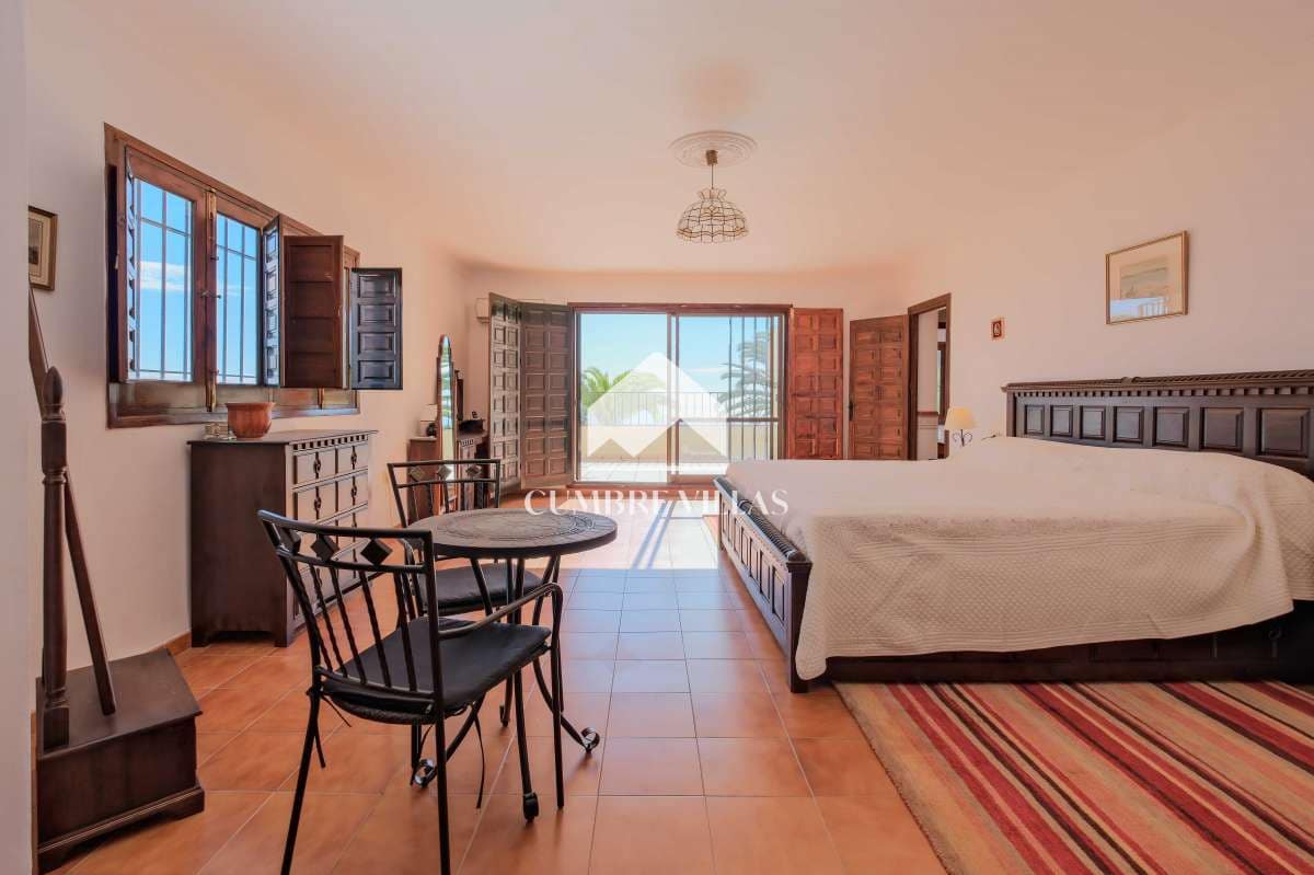 5 sypialnia Willa na sprzedaż w Nerja z basenem garażem - 1 100 000 € (Ref: 9415335)