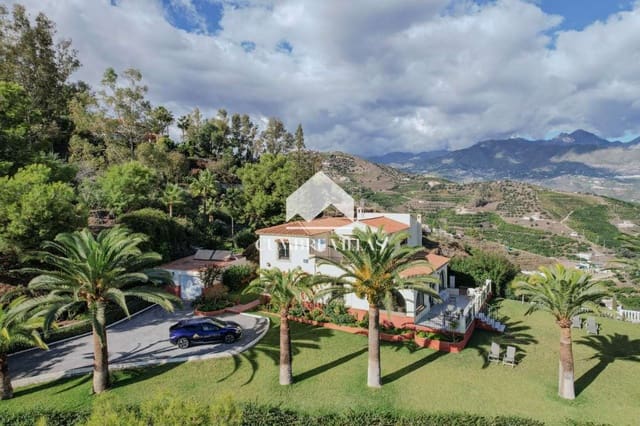 5 slaapkamer Villa te koop in Chaparil - Torrecilla - Punta Lara, Nerja met zwembad garage - € 1.100.000 (Ref: 9415335)