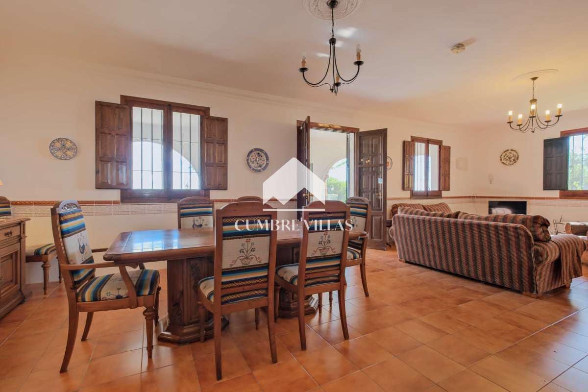 5 sypialnia Willa na sprzedaż w Nerja z basenem garażem - 1 100 000 € (Ref: 9415335)