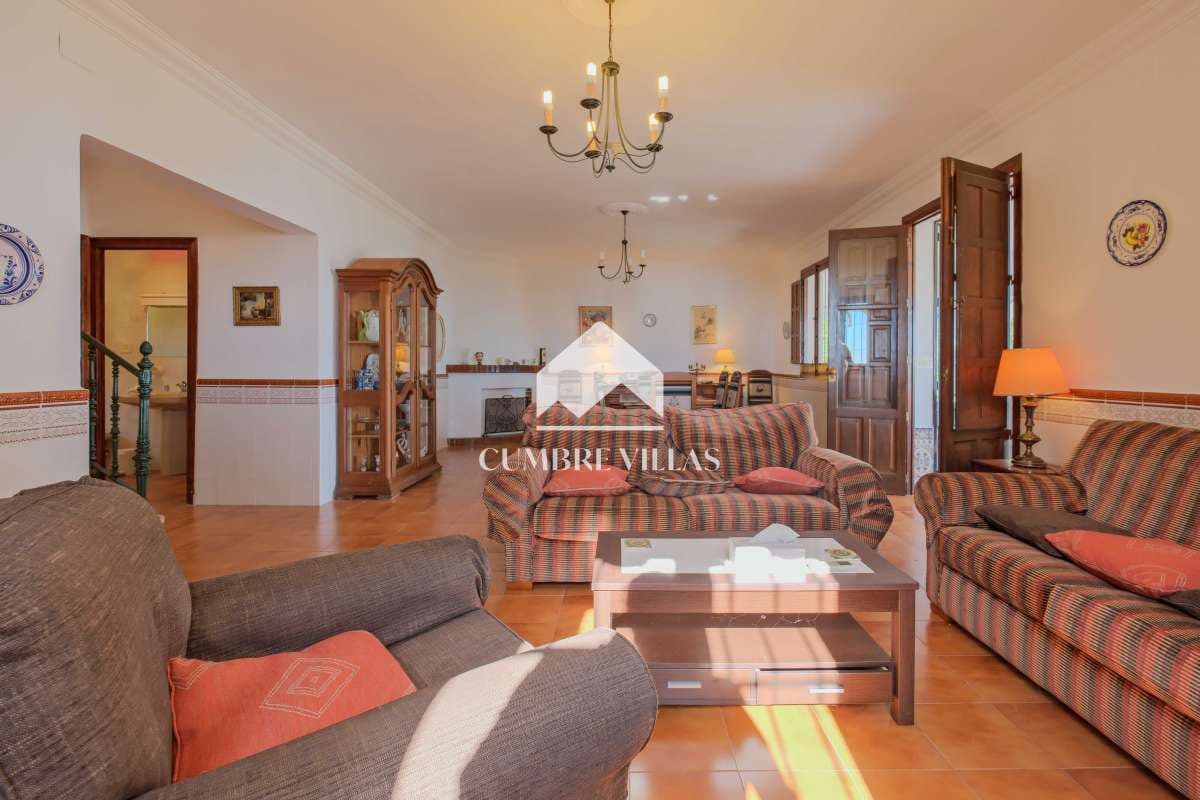 5 sypialnia Willa na sprzedaż w Nerja z basenem garażem - 1 100 000 € (Ref: 9415335)