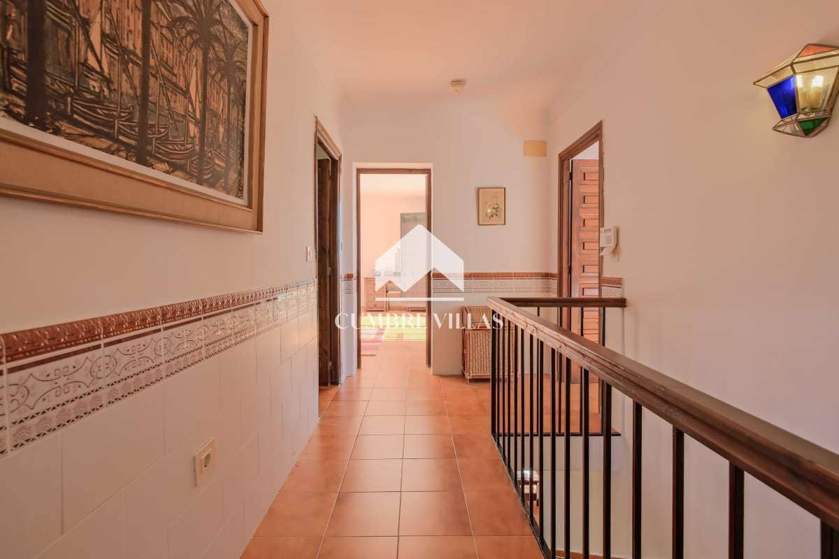 5 sypialnia Willa na sprzedaż w Nerja z basenem garażem - 1 100 000 € (Ref: 9415335)