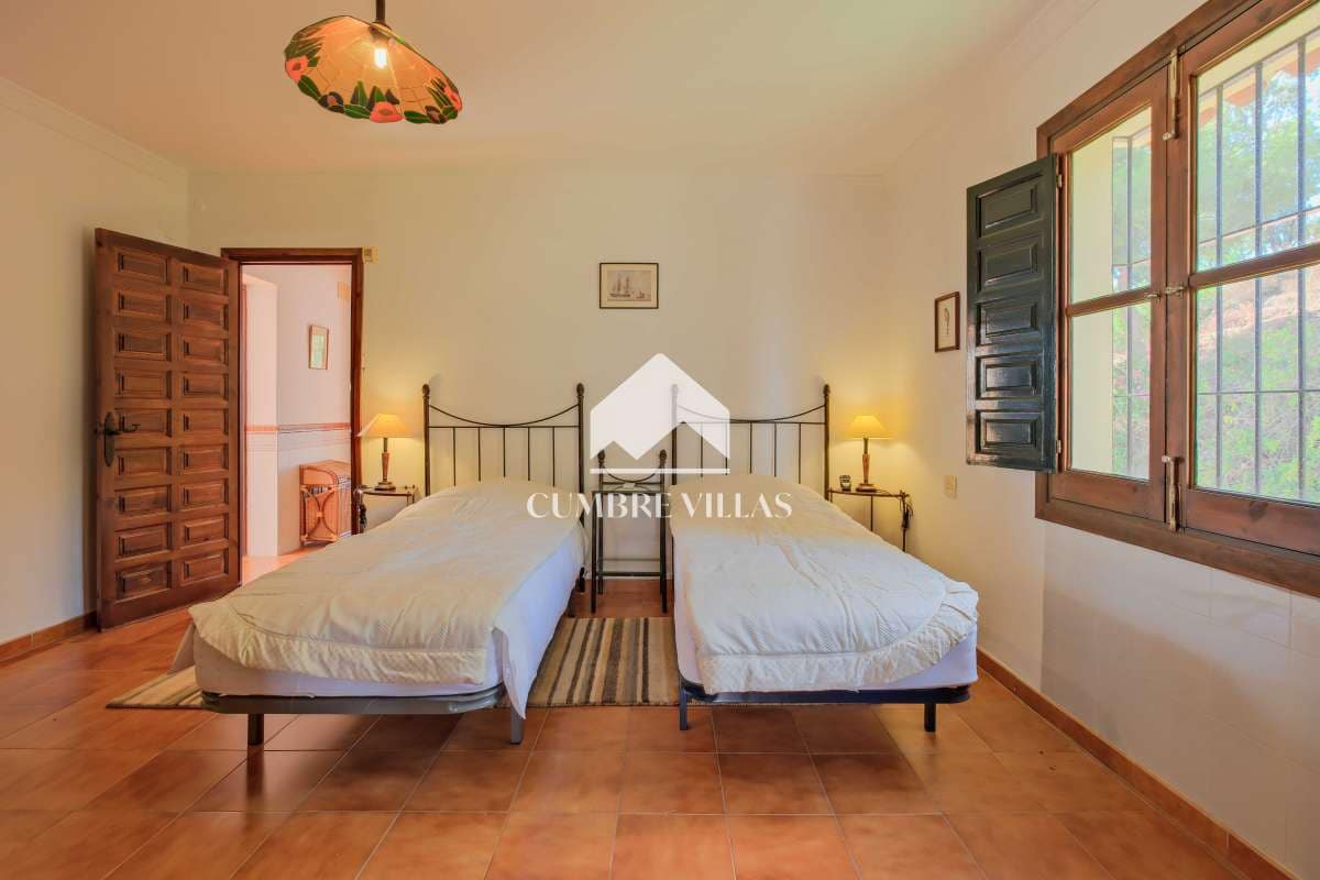 5 sypialnia Willa na sprzedaż w Nerja z basenem garażem - 1 100 000 € (Ref: 9415335)