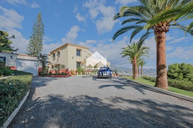 5 slaapkamer Villa te koop in Chaparil - Torrecilla - Punta Lara, Nerja met zwembad garage - € 1.100.000 (Ref: 9415335)
