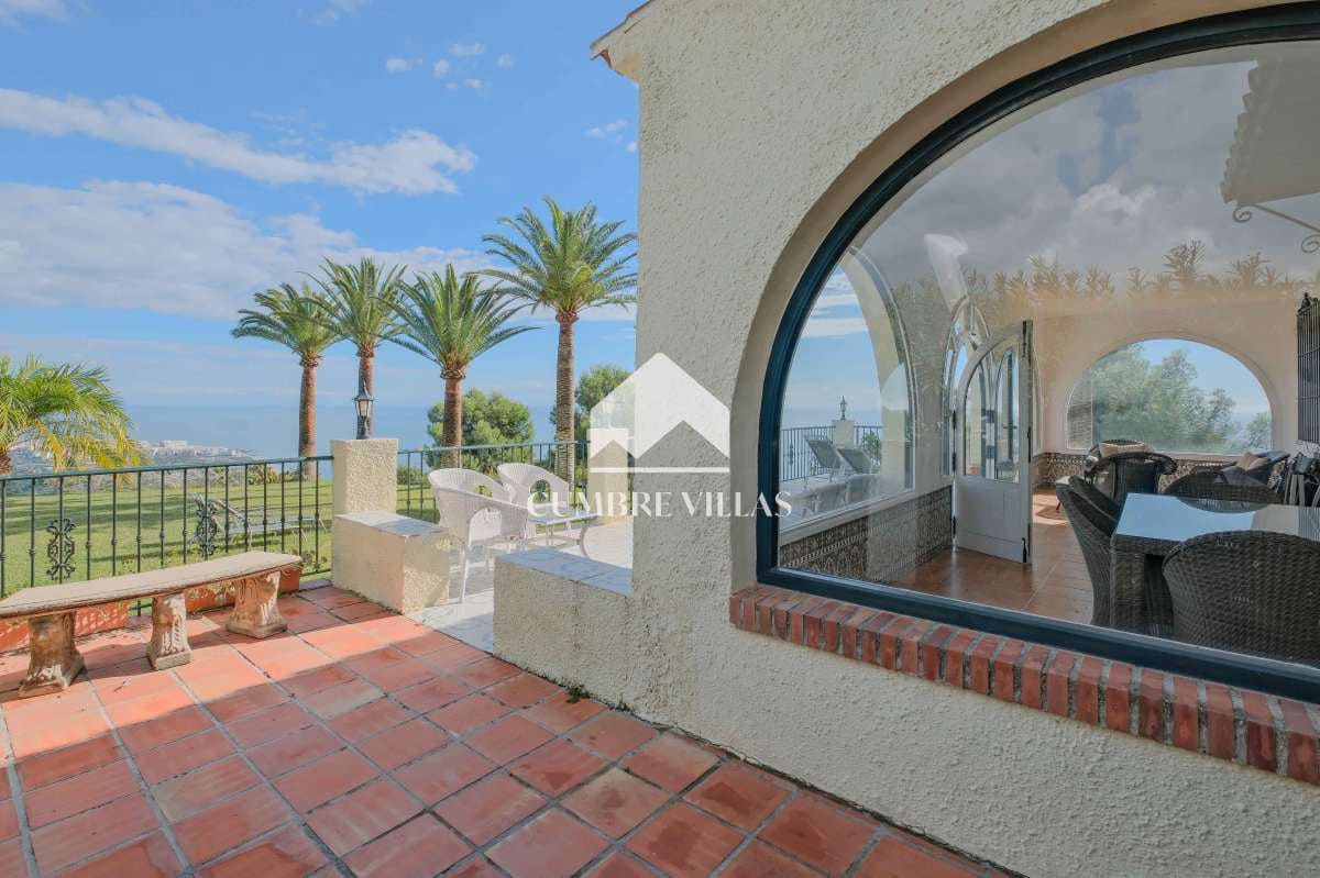 5 sypialnia Willa na sprzedaż w Nerja z basenem garażem - 1 100 000 € (Ref: 9415335)