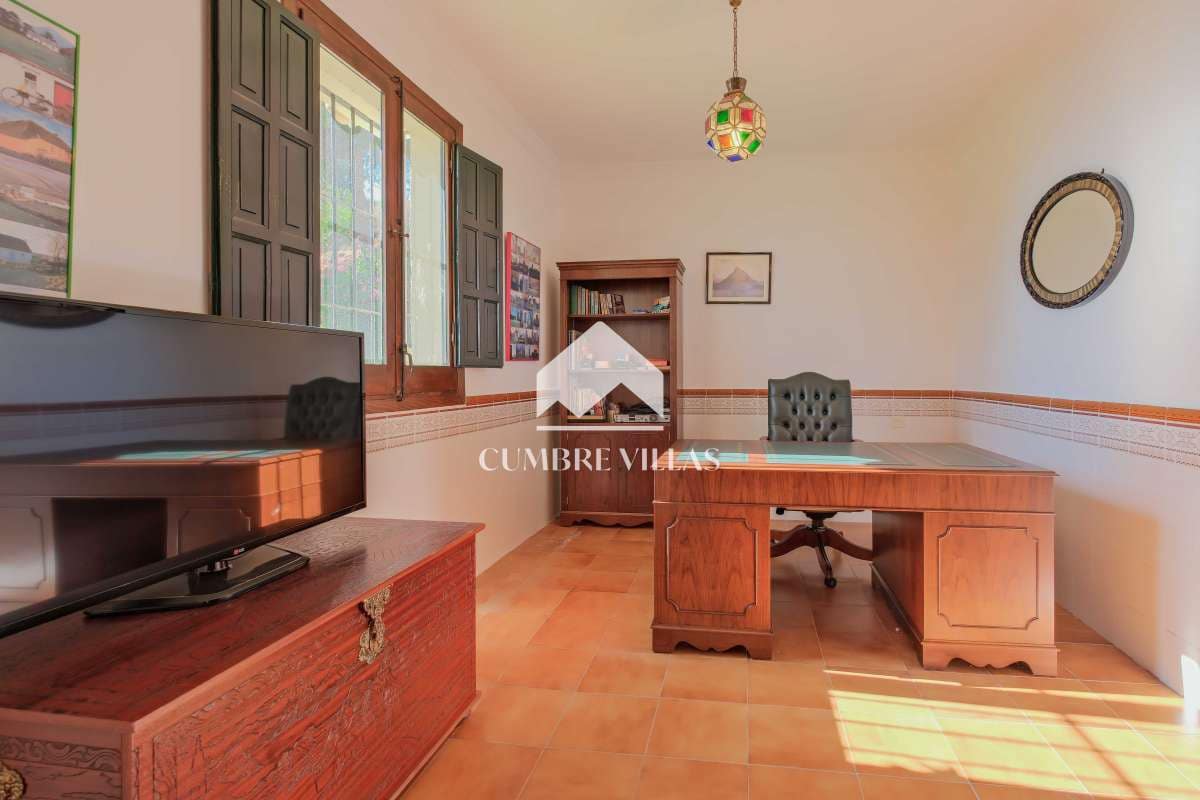 5 sypialnia Willa na sprzedaż w Nerja z basenem garażem - 1 100 000 € (Ref: 9415335)