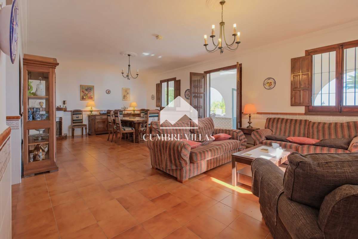 5 sypialnia Willa na sprzedaż w Nerja z basenem garażem - 1 100 000 € (Ref: 9415335)