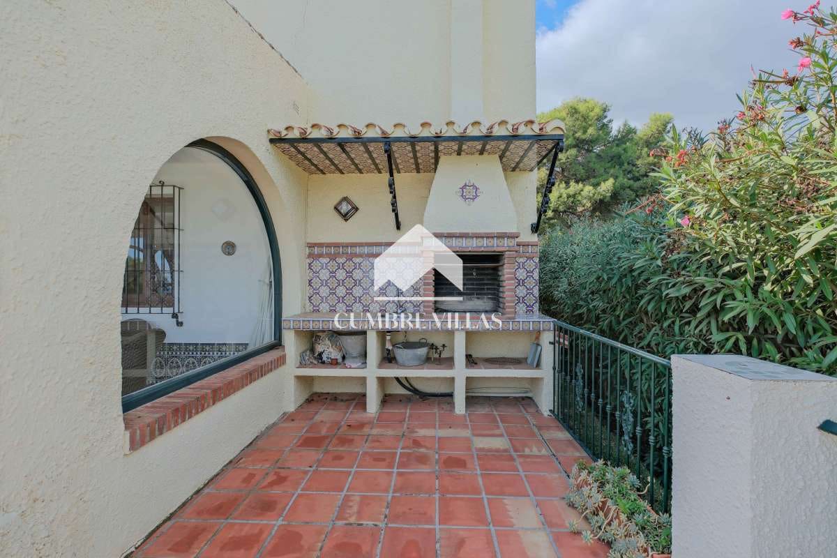 5 sypialnia Willa na sprzedaż w Nerja z basenem garażem - 1 100 000 € (Ref: 9415335)