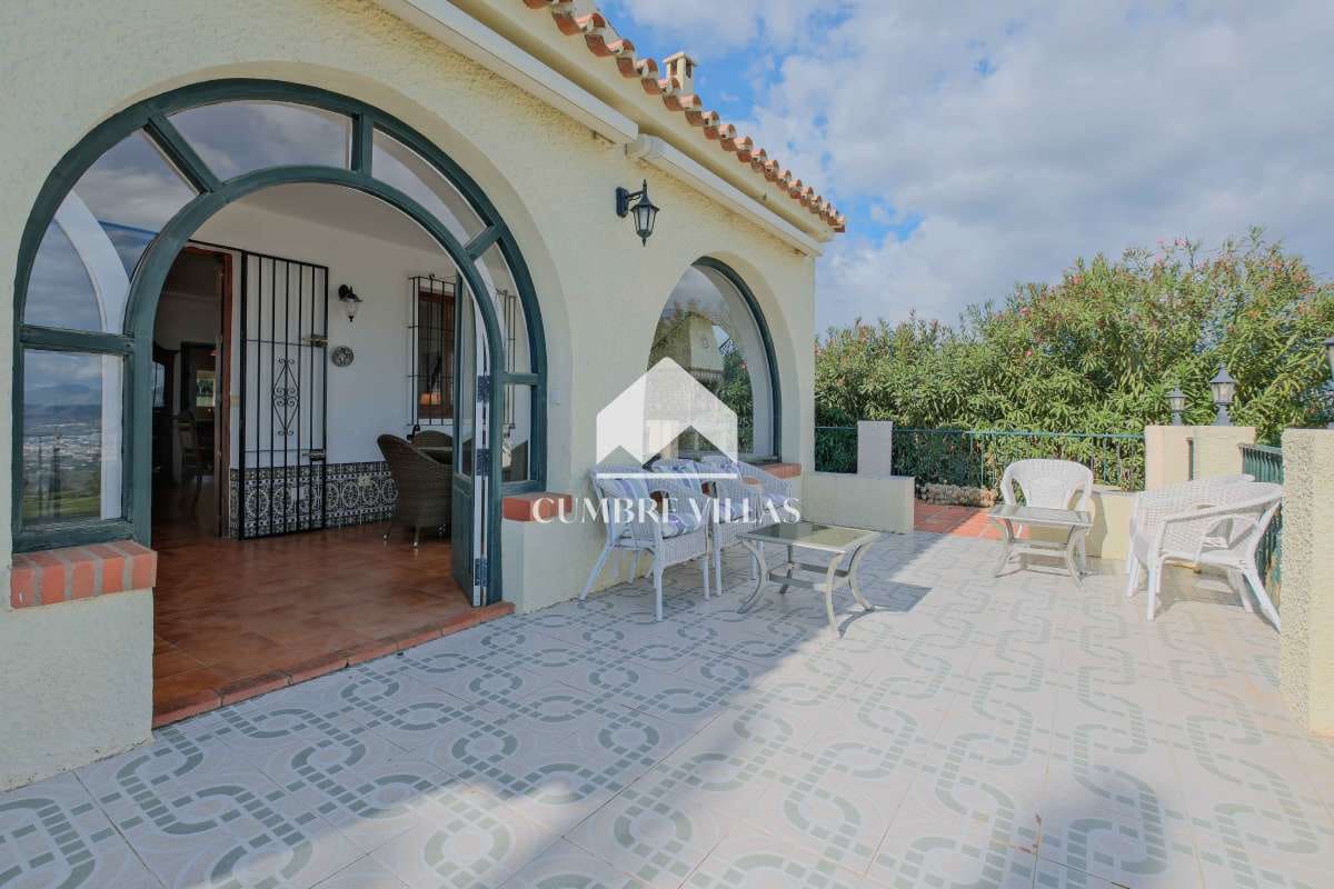 5 sypialnia Willa na sprzedaż w Nerja z basenem garażem - 1 100 000 € (Ref: 9415335)