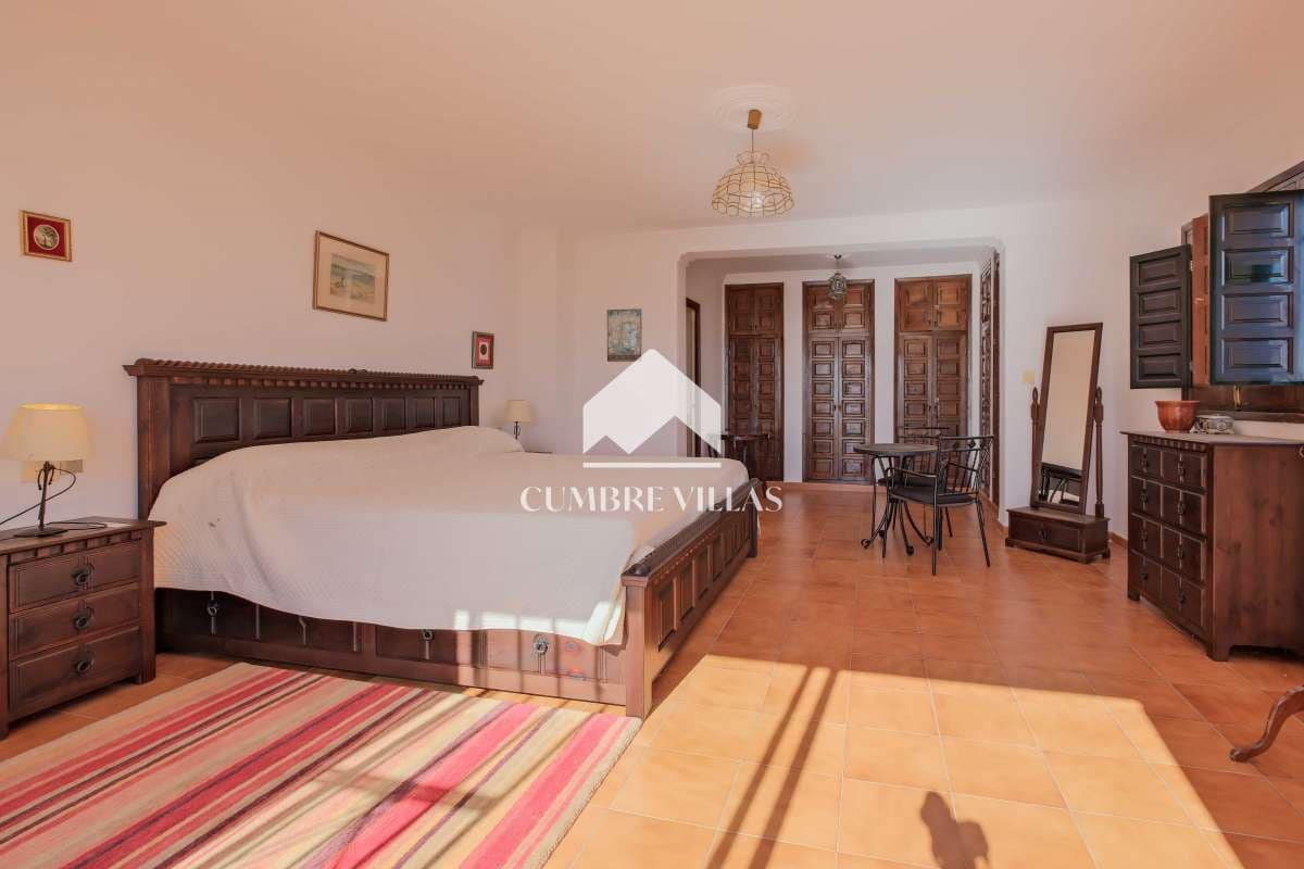 5 sypialnia Willa na sprzedaż w Nerja z basenem garażem - 1 100 000 € (Ref: 9415335)