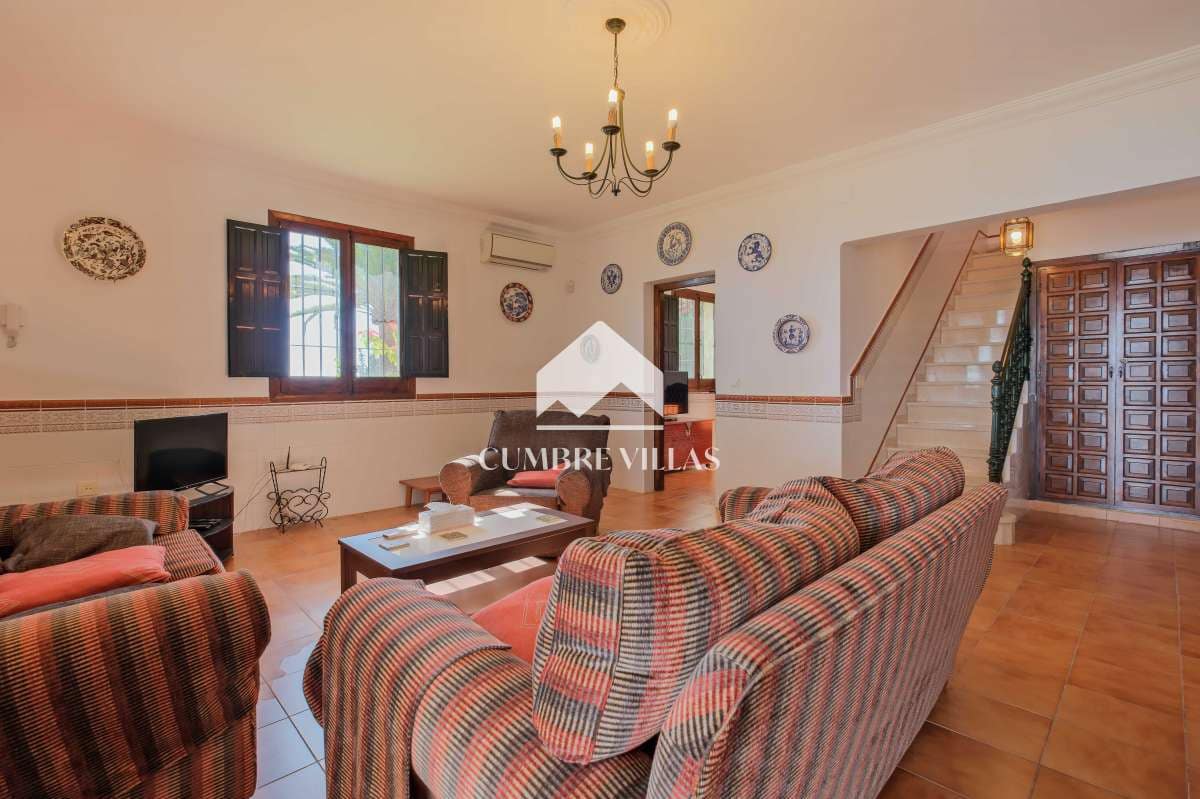 5 sypialnia Willa na sprzedaż w Nerja z basenem garażem - 1 100 000 € (Ref: 9415335)