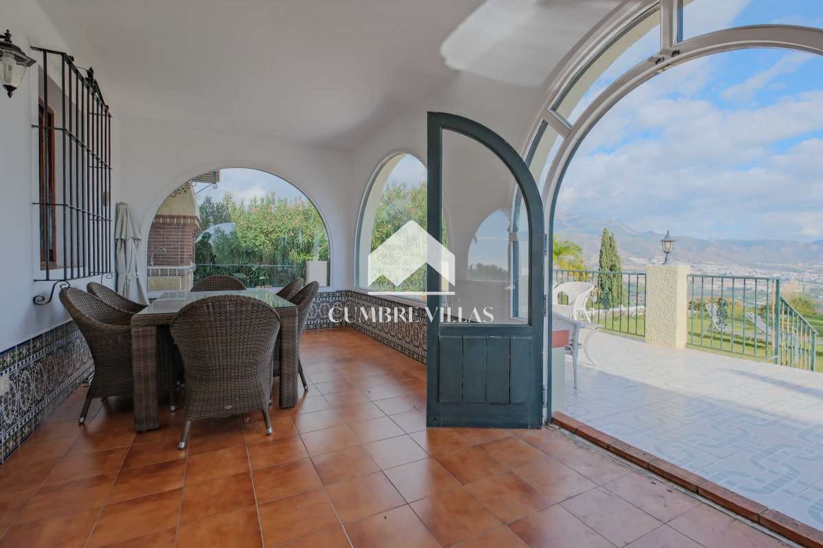 5 sypialnia Willa na sprzedaż w Nerja z basenem garażem - 1 100 000 € (Ref: 9415335)