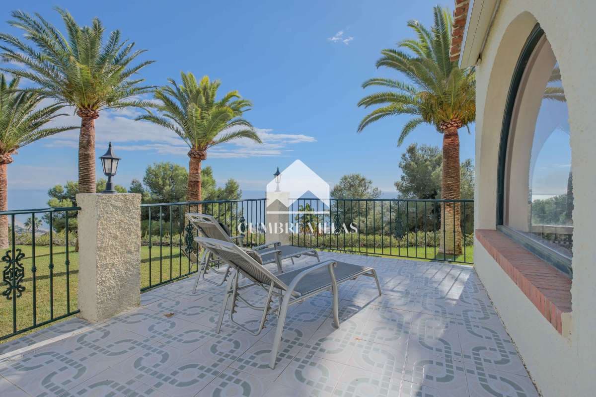 5 sypialnia Willa na sprzedaż w Nerja z basenem garażem - 1 100 000 € (Ref: 9415335)