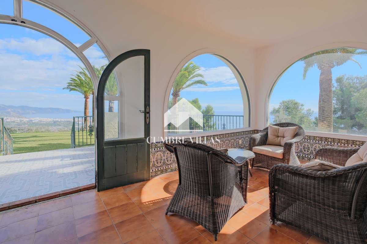 5 sypialnia Willa na sprzedaż w Nerja z basenem garażem - 1 100 000 € (Ref: 9415335)