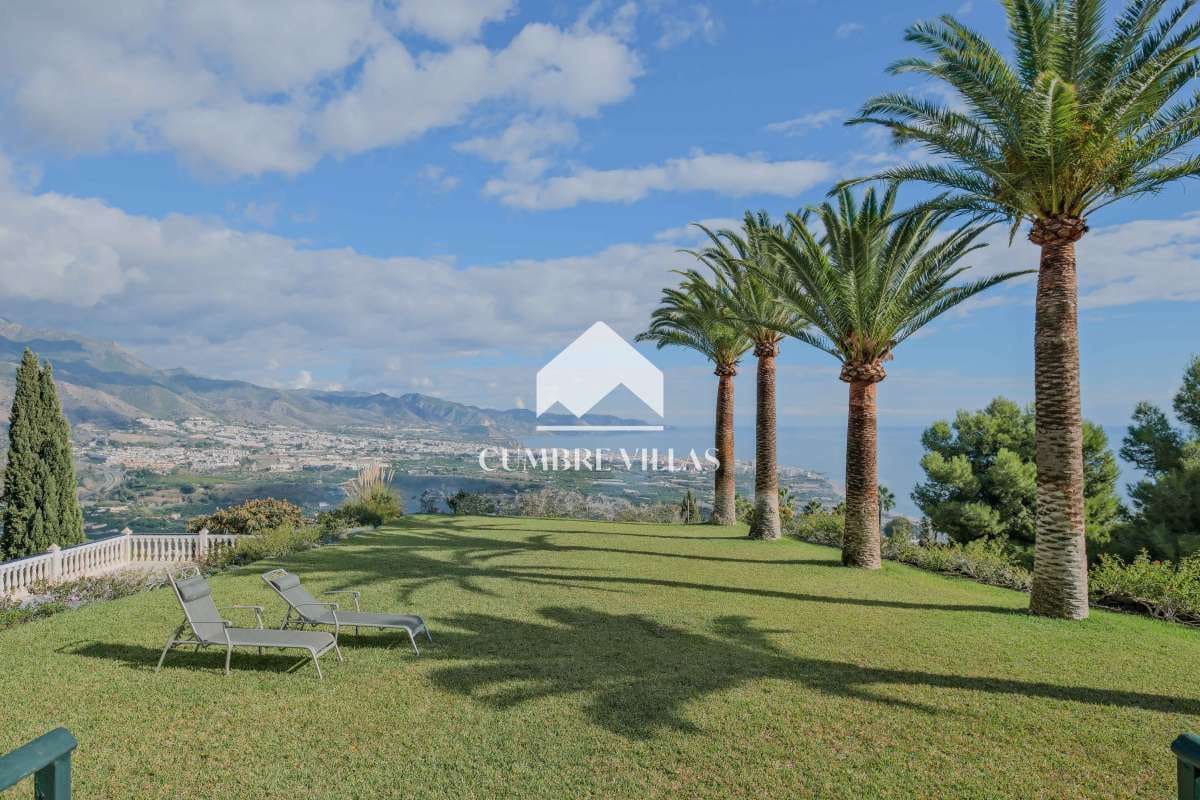 5 sypialnia Willa na sprzedaż w Nerja z basenem garażem - 1 100 000 € (Ref: 9415335)