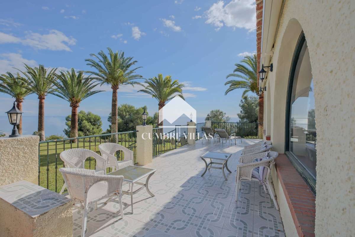 5 sypialnia Willa na sprzedaż w Nerja z basenem garażem - 1 100 000 € (Ref: 9415335)