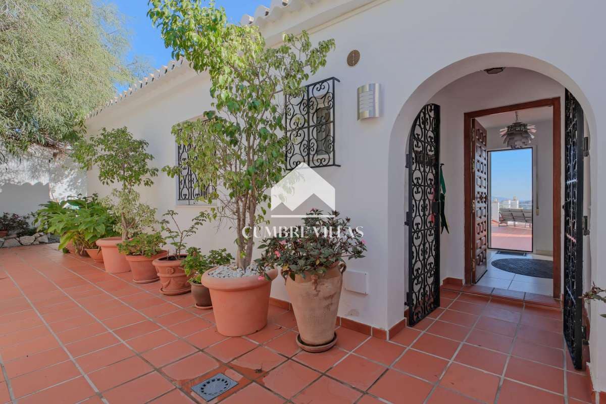 4 slaapkamer Villa te koop in Almunecar met zwembad - € 799.500 (Ref: 9432789)