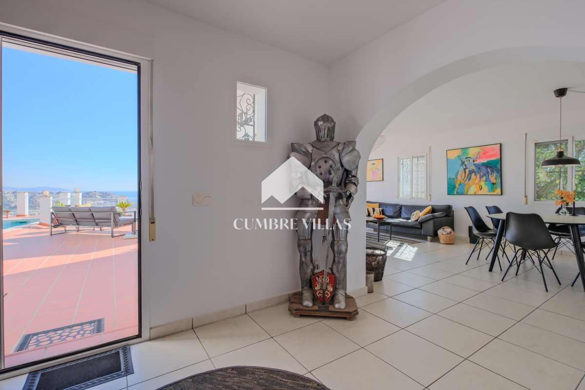 4 slaapkamer Villa te koop in Almunecar met zwembad - € 799.500 (Ref: 9432789)