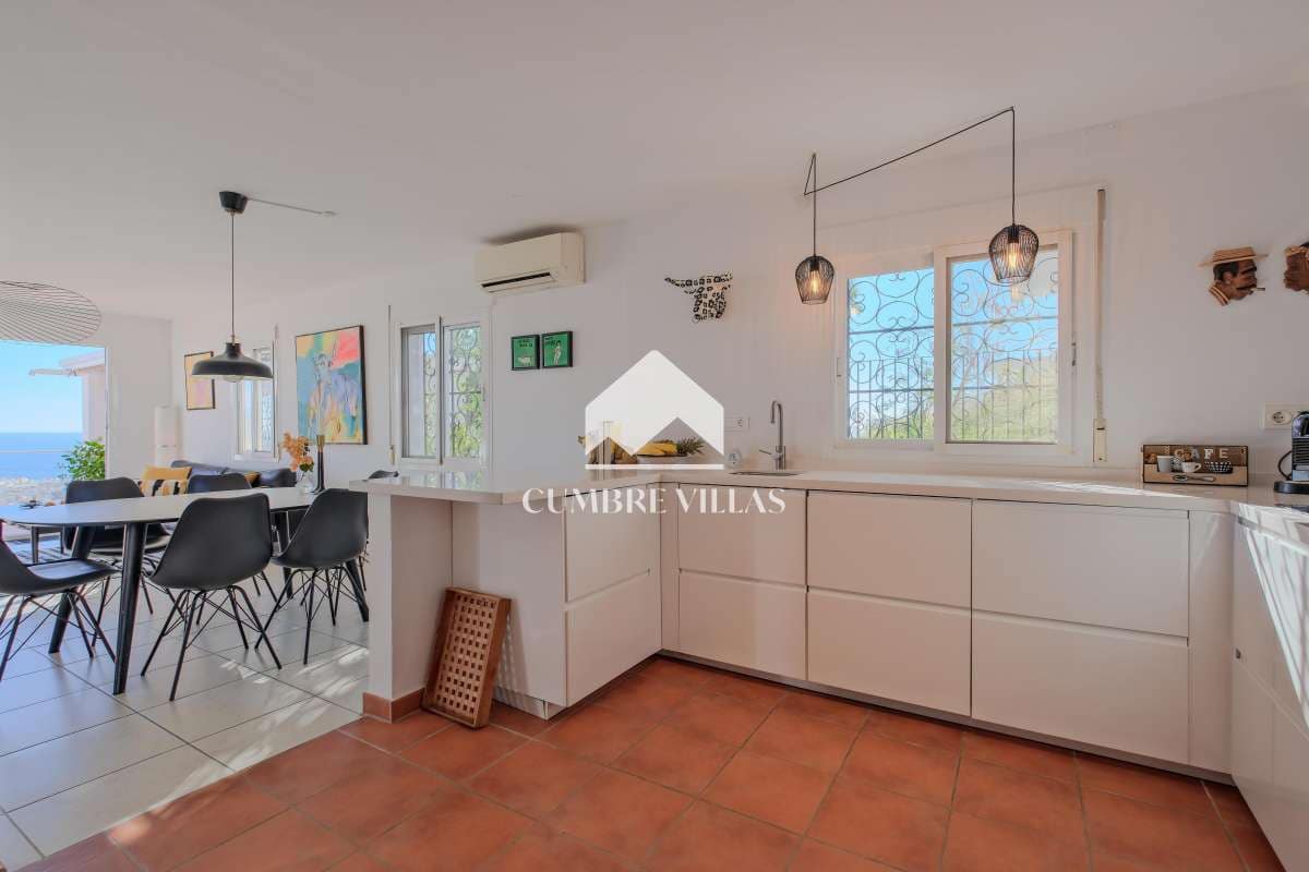 4 slaapkamer Villa te koop in Almunecar met zwembad - € 799.500 (Ref: 9432789)