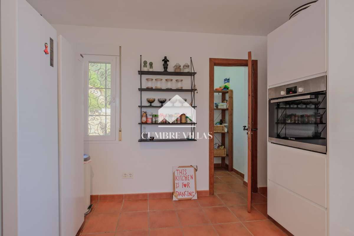 4 slaapkamer Villa te koop in Almunecar met zwembad - € 799.500 (Ref: 9432789)