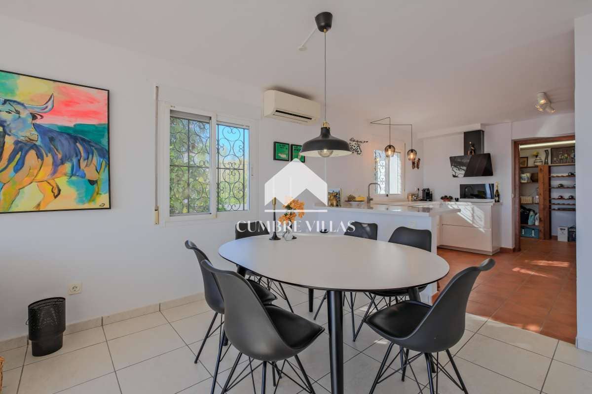 4 slaapkamer Villa te koop in Almunecar met zwembad - € 799.500 (Ref: 9432789)