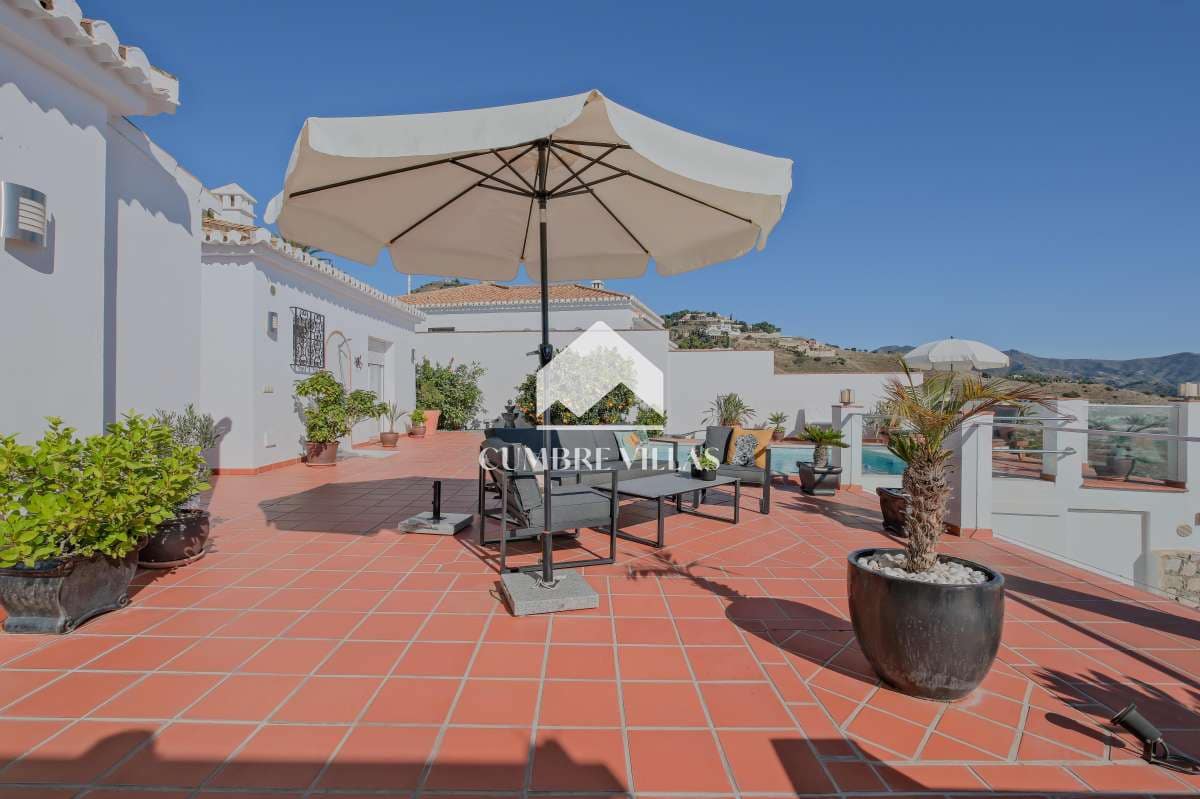 4 slaapkamer Villa te koop in Almunecar met zwembad - € 799.500 (Ref: 9432789)