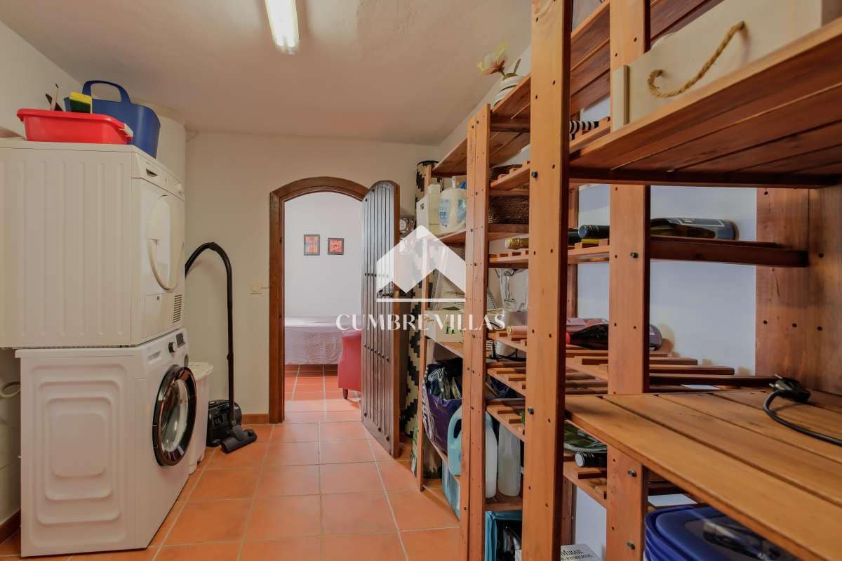 4 slaapkamer Villa te koop in Almunecar met zwembad - € 799.500 (Ref: 9432789)