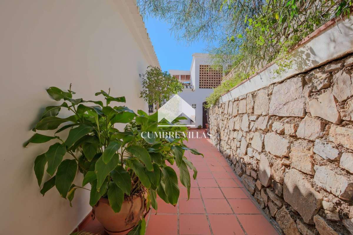 4 slaapkamer Villa te koop in Almunecar met zwembad - € 799.500 (Ref: 9432789)