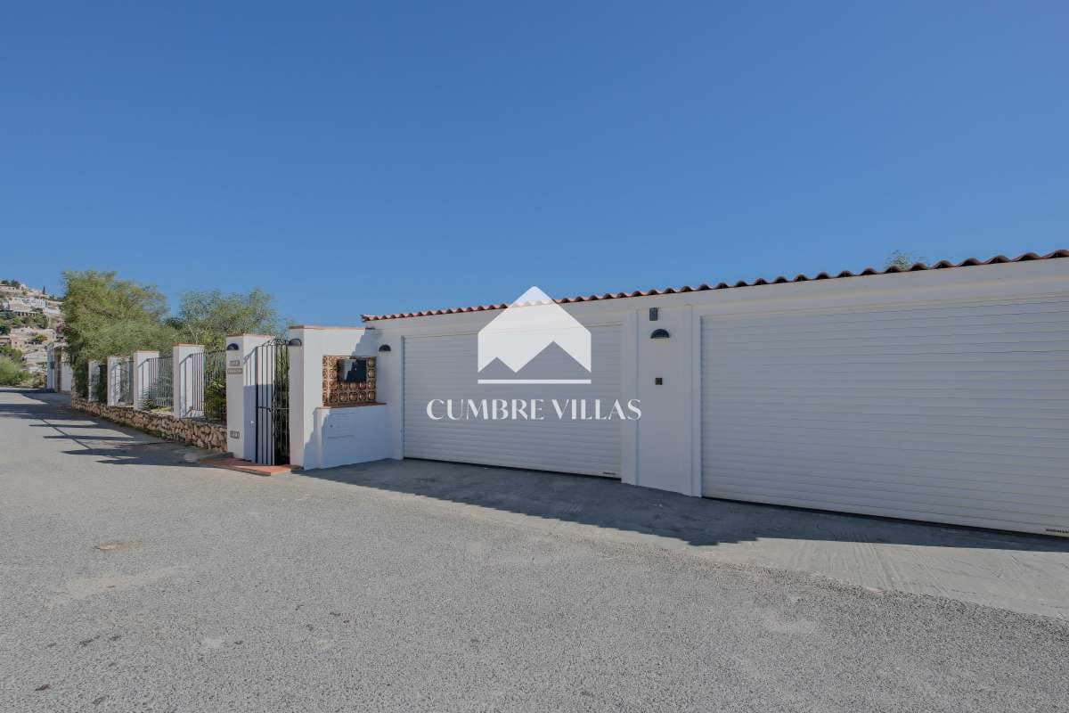 4 slaapkamer Villa te koop in Almunecar met zwembad - € 799.500 (Ref: 9432789)