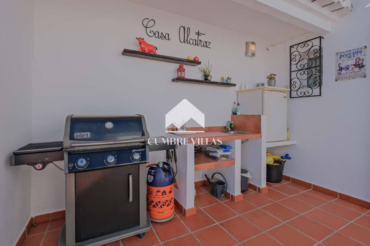 4 slaapkamer Villa te koop in Almunecar met zwembad - € 799.500 (Ref: 9432789)