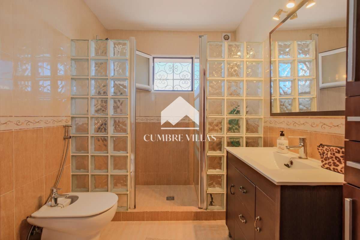 4 slaapkamer Villa te koop in Almunecar met zwembad - € 799.500 (Ref: 9432789)