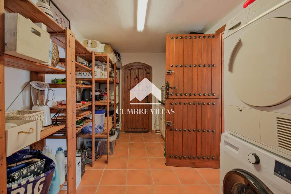 4 slaapkamer Villa te koop in Almunecar met zwembad - € 799.500 (Ref: 9432789)