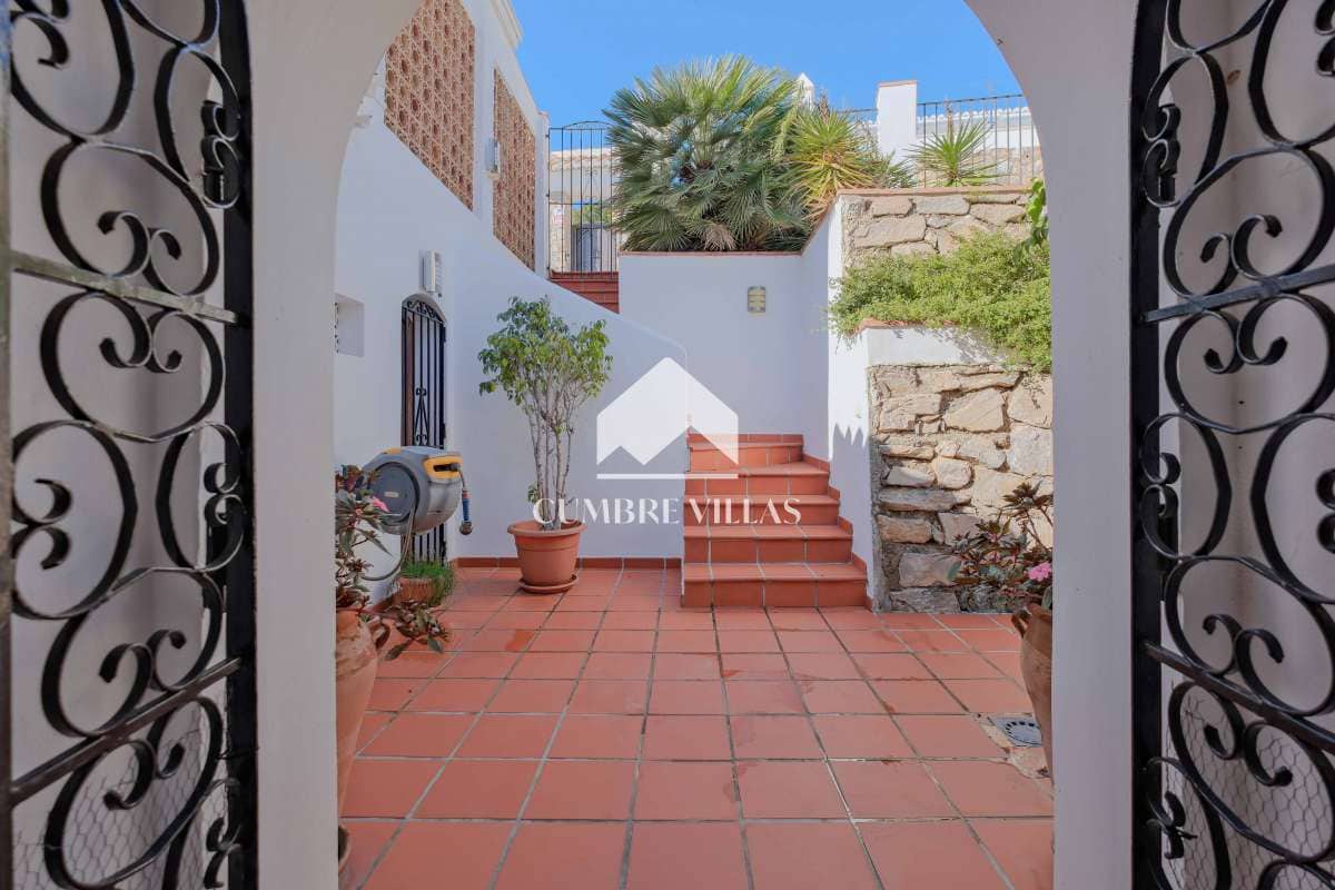 4 slaapkamer Villa te koop in Almunecar met zwembad - € 799.500 (Ref: 9432789)