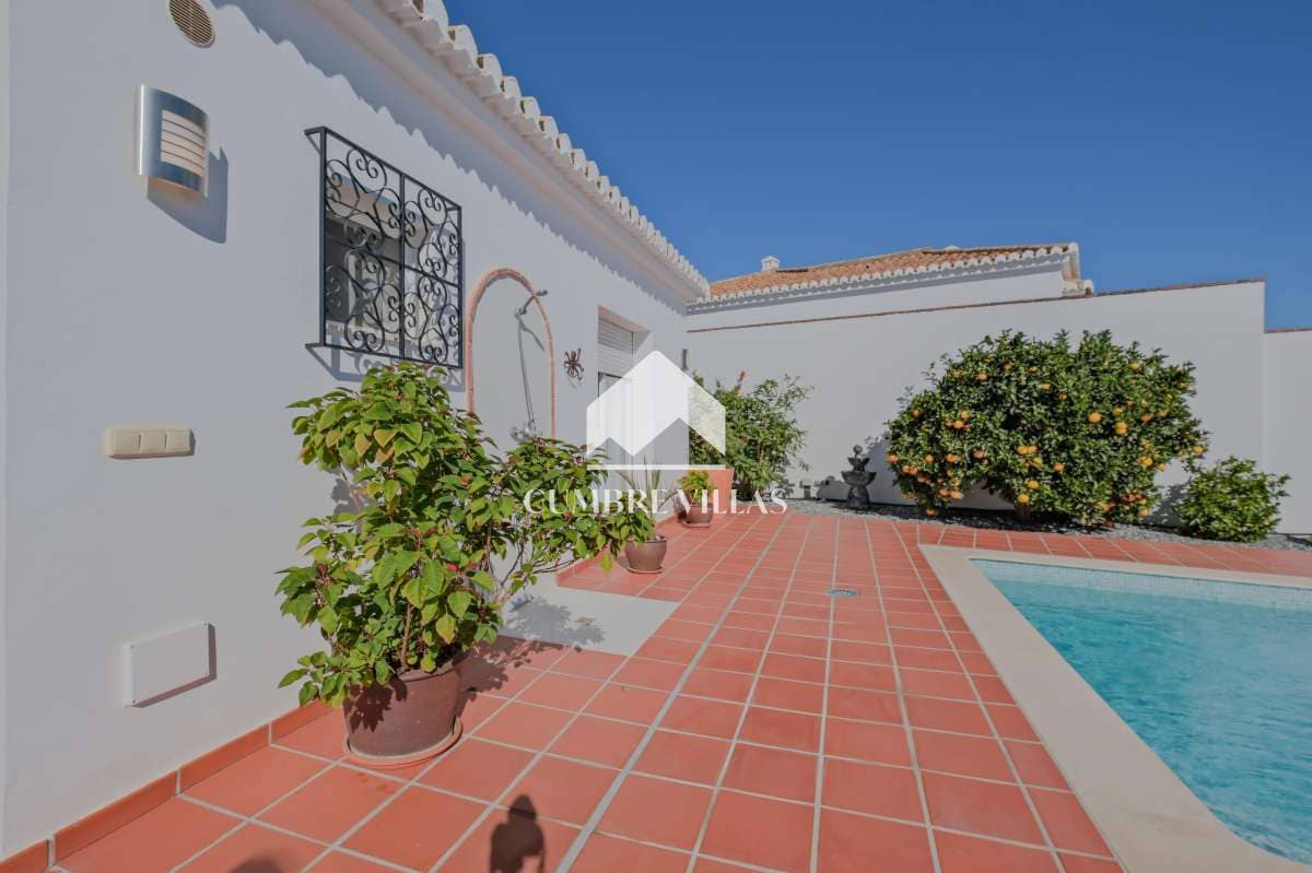 4 slaapkamer Villa te koop in Almunecar met zwembad - € 799.500 (Ref: 9432789)