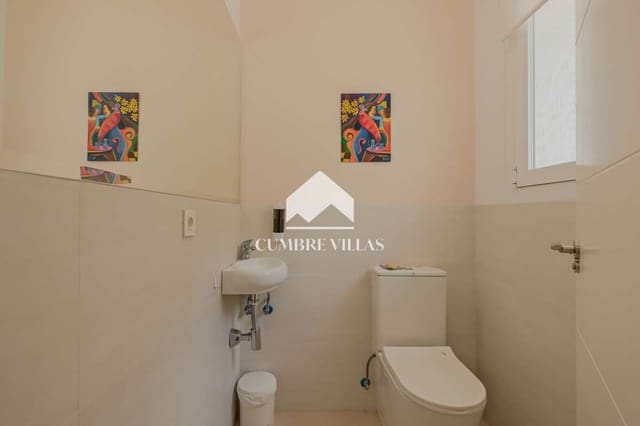 2 bedroom Villa for sale in Almuñécar with garage - € 570,000 (Ref: 9467845)