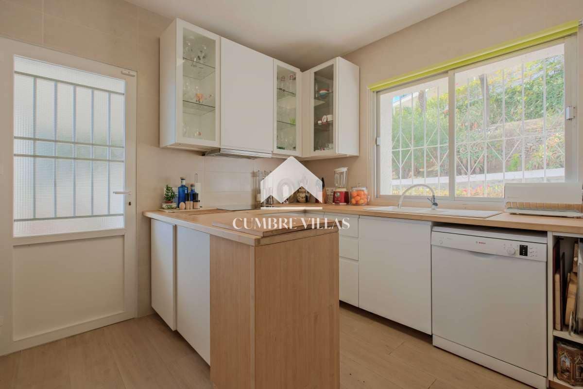 2 chambre Villa/Maison à vendre à Almunecar avec garage - 570 000 € (Ref: 9467845)