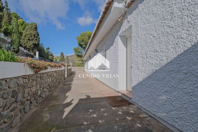 2 bedroom Villa for sale in Almuñécar with garage - € 570,000 (Ref: 9467845)